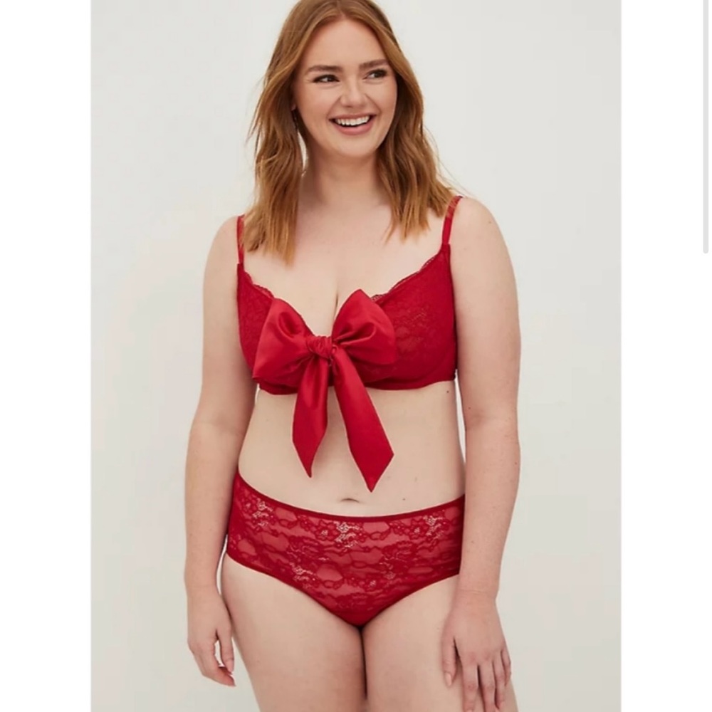 Torrid tie me up red lingerie set. Bralette is a 2. Panties are a 3